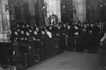 Bogoslovi i Božji narod nisu prestajali hodočastiti na Blaženikov grob i utjecati mu se u zagovor.